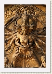 Bhaktapur - Detalle de la Puerta Dorada del Palacio Real con la diosa Taleju Bhawani