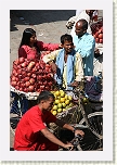 Katmandú - Vendedores de fruta en la Plaza Durbar