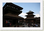 Bhaktapur - Café de Nyatapola y Templo de Bhairabnath en Taumadi Tole