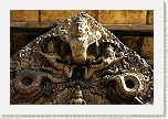 Swayambhunath - Decoración en la stupa con Garuda